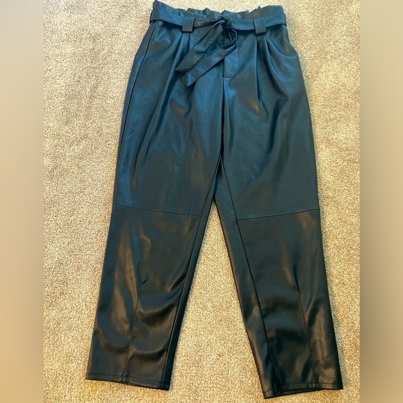 Rachel Zoe Black Faux Leather Tie Waist Pleated Front Cropped Pull On Pants L - Picture 2 of 9